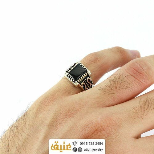 انگشتر نقره انیکس(عقیق سیاه) طبیعی مربعی مردانه سبک اسلیمی سیاه قلم | سایت جواهری عتیق: atigh.jewelry